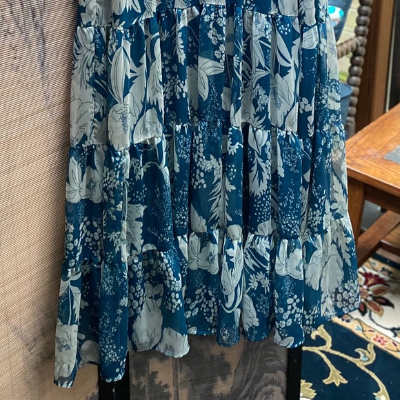 Tiered chiffon floral midi dress - Picture 6 of 12